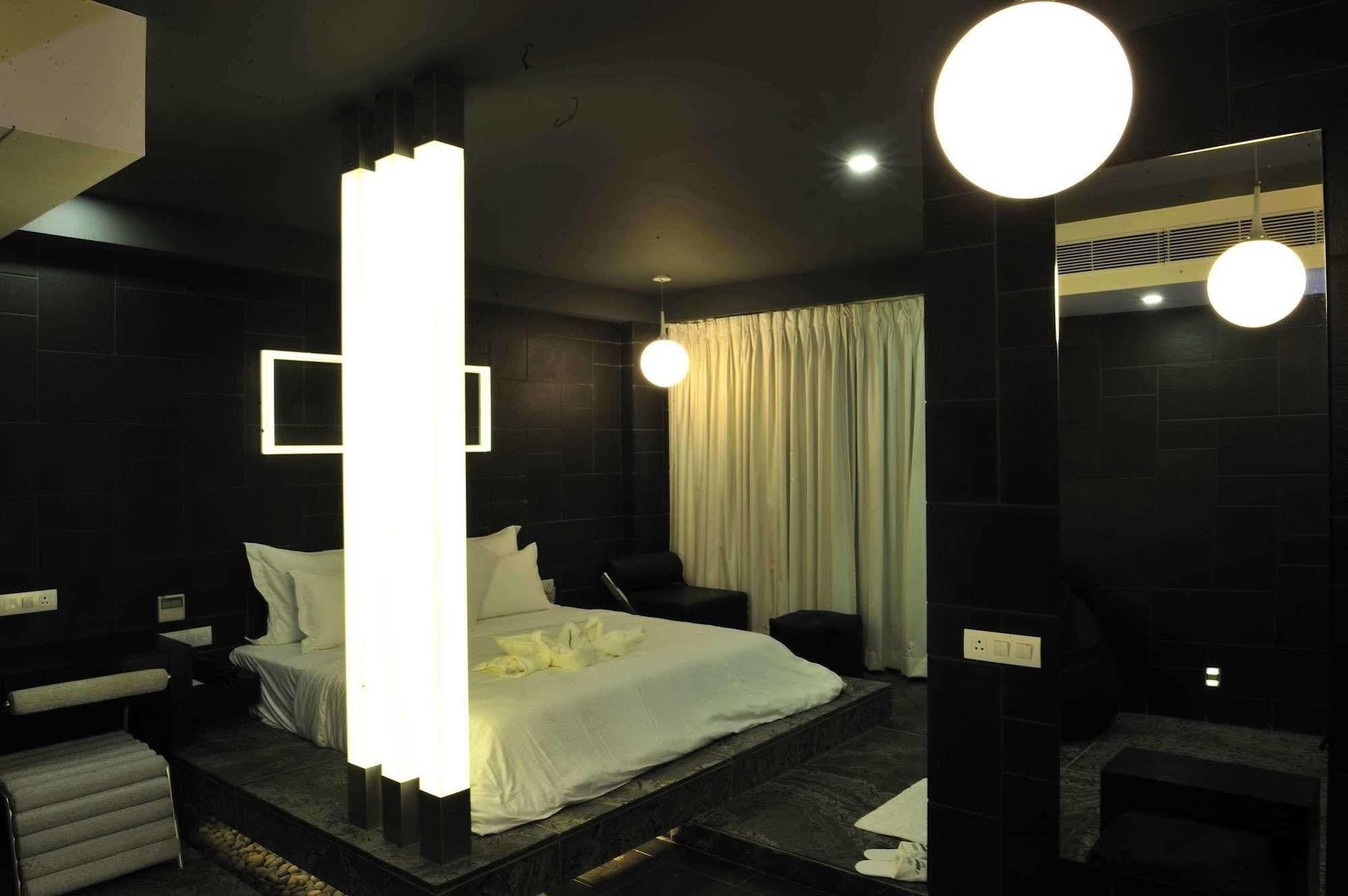 Hotel El Dorado Ahmadábád Kültér fotó